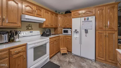Kitchen - 5027 Flatrock Loop, Bismarck, ND 58503 photo 6 of 6