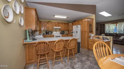 Kitchen - 5027 Flatrock Loop, Bismarck, ND 58503 photo 2 of 6