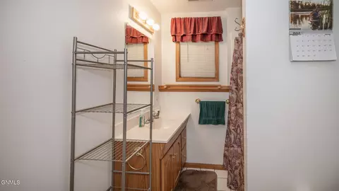 Bath - 5027 Flatrock Loop, Bismarck, ND 58503 photo 4 of 4