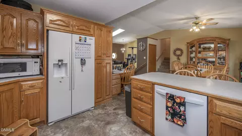 Kitchen - 5027 Flatrock Loop, Bismarck, ND 58503 photo 5 of 6