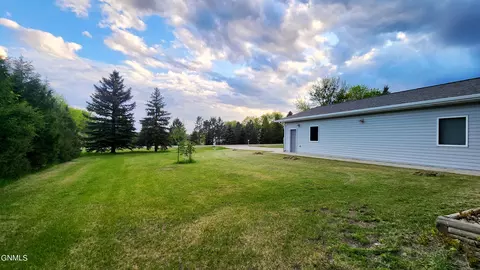 Exterior - 5027 Flatrock Loop, Bismarck, ND 58503 photo 14 of 23