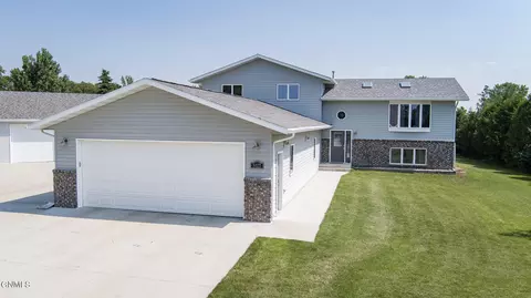 Exterior - 5027 Flatrock Loop, Bismarck, ND 58503 photo 21 of 23