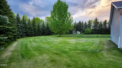 Exterior - 5027 Flatrock Loop, Bismarck, ND 58503 photo 5 of 23
