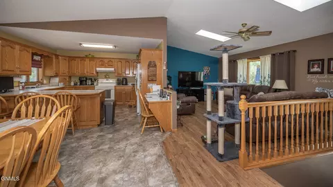 Entry Way - 5027 Flatrock Loop, Bismarck, ND 58503 photo 3 of 4