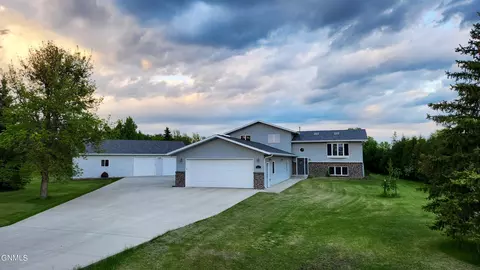 5027 Flatrock Loop, Bismarck, ND 58503