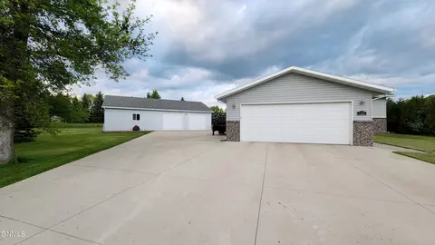 Exterior - 5027 Flatrock Loop, Bismarck, ND 58503 photo 15 of 23