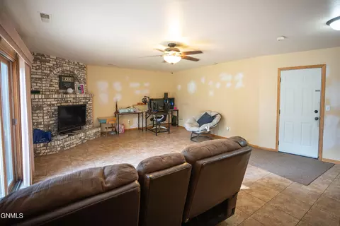 4729 Pintail Loop SE, Mandan, ND 58554 photo 29