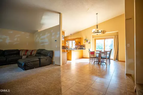 4729 Pintail Loop SE, Mandan, ND 58554 photo 10