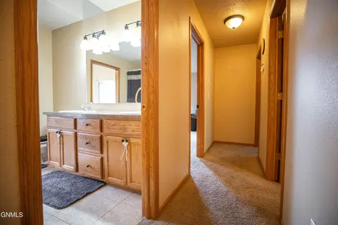 4729 Pintail Loop SE, Mandan, ND 58554 photo 17