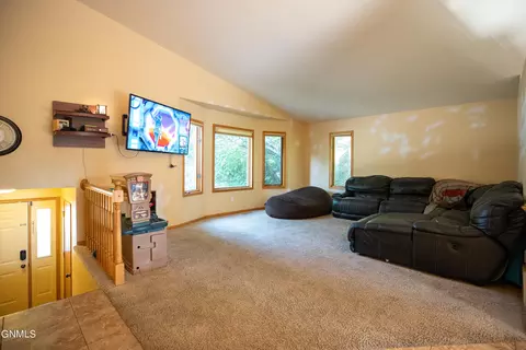 4729 Pintail Loop SE, Mandan, ND 58554 photo 7