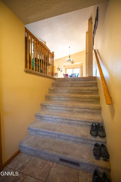 4729 Pintail Loop SE, Mandan, ND 58554 photo 6