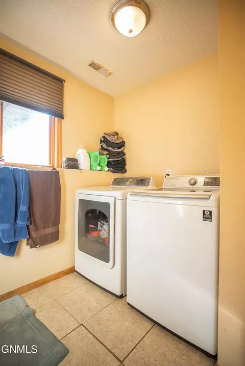 4729 Pintail Loop SE, Mandan, ND 58554 photo 36