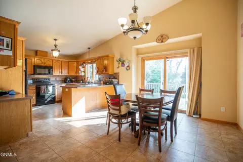 4729 Pintail Loop SE, Mandan, ND 58554 photo 11