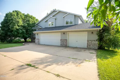 4729 Pintail Loop SE, Mandan, ND 58554 photo 3