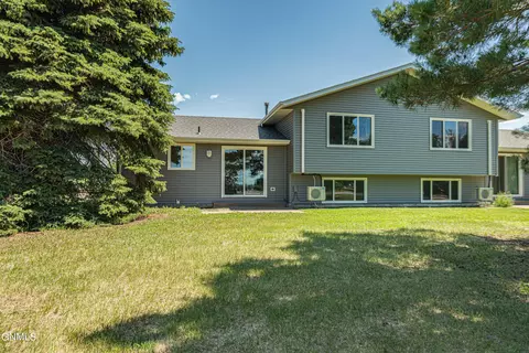 1046 Lake Ave, Bismarck, ND 58501
