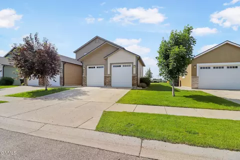 704 40th St E, Williston, ND 58801 photo 2