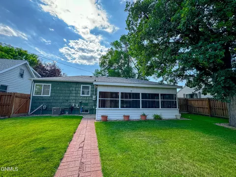 Exterior - 1502 Main St, Williston, ND 58801 photo 2 of 3