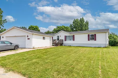4624 Rebel Dr, Bismarck, ND 58503