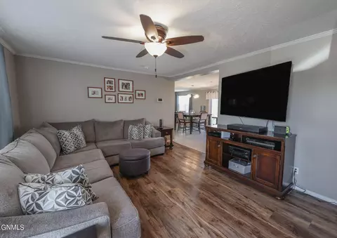 2414 35th Pl W, Williston, ND 58801 photo 3