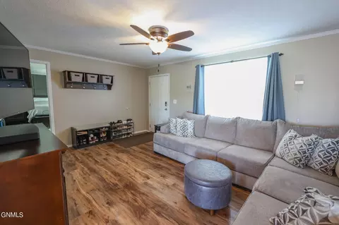 2414 35th Pl W, Williston, ND 58801 photo 4