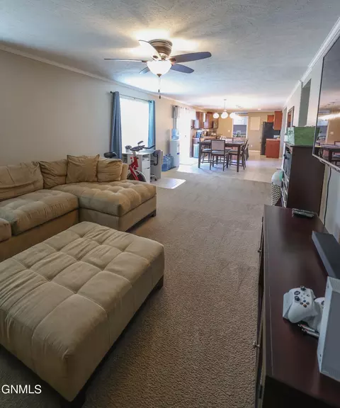2414 35th Pl W, Williston, ND 58801 photo 13