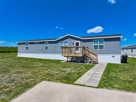 2414 35th Pl W, Williston, ND 58801
