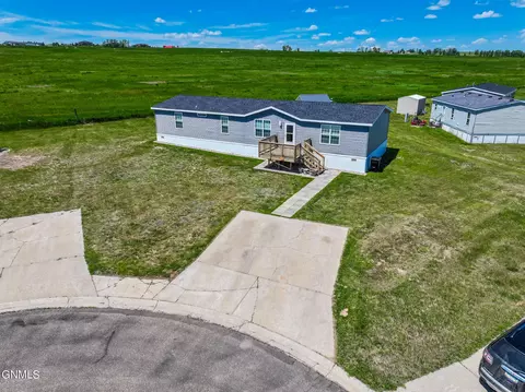 2414 35th Pl W, Williston, ND 58801 photo 2