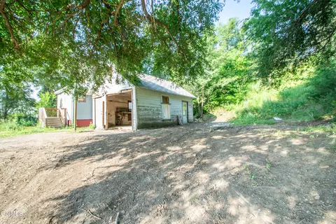 Exterior - 511 4th Ave NW, Mandan, ND 58554 photo 3 of 7