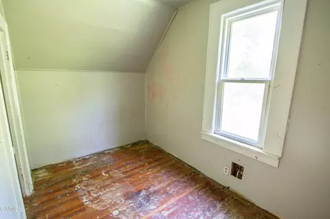 Bedroom - 511 4th Ave NW, Mandan, ND 58554 photo 3 of 5