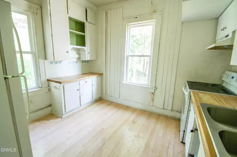 Kitchen - 511 4th Ave NW, Mandan, ND 58554 photo 1 of 2