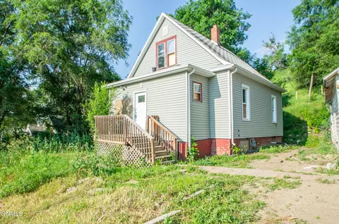 511 4th Ave NW, Mandan, ND 58554