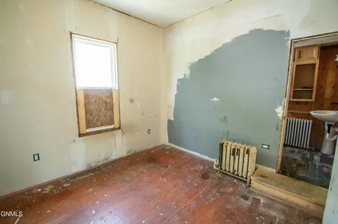 Bedroom - 511 4th Ave NW, Mandan, ND 58554 photo 1 of 5