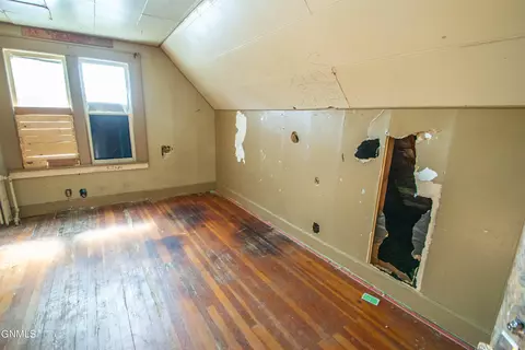 Bedroom - 511 4th Ave NW, Mandan, ND 58554 photo 4 of 5
