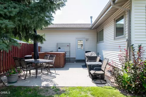 1027 29th St N, Bismarck, ND 58501 photo 18