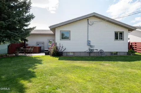 1027 29th St N, Bismarck, ND 58501 photo 17