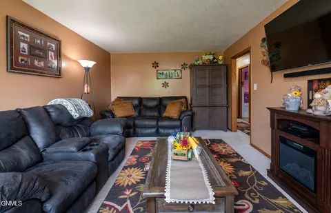 1027 29th St N, Bismarck, ND 58501 photo 3