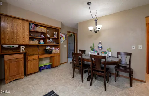 1027 29th St N, Bismarck, ND 58501 photo 5
