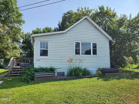 1515 Bowen Ave, Bismarck, ND 58504 photo 2