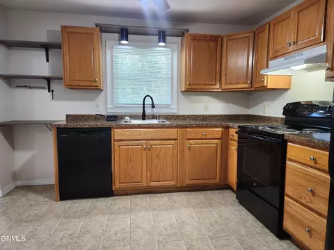 1515 Bowen Ave, Bismarck, ND 58504 photo 5