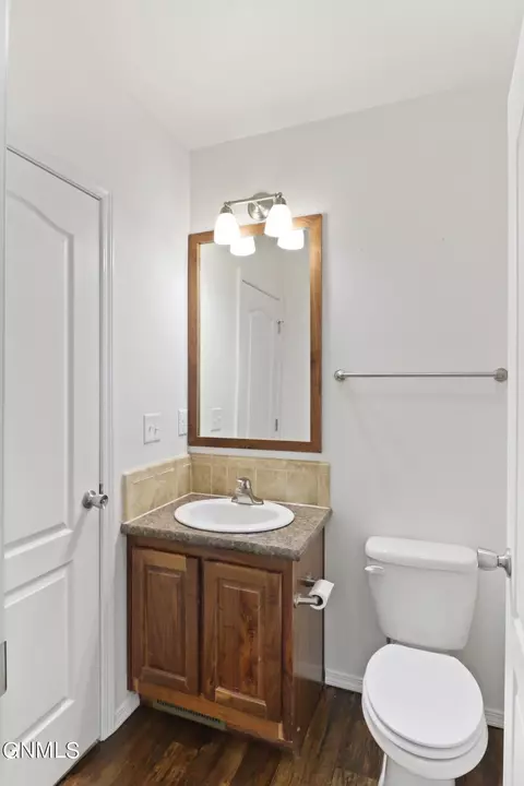 Bath - 616 40th St E, Williston, ND 58801 photo 2 of 4