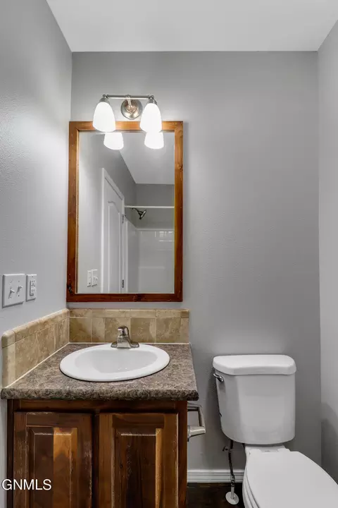 Bath - 616 40th St E, Williston, ND 58801 photo 1 of 4