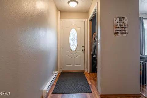 152 9th Ave SE, Mandan, ND 58554
