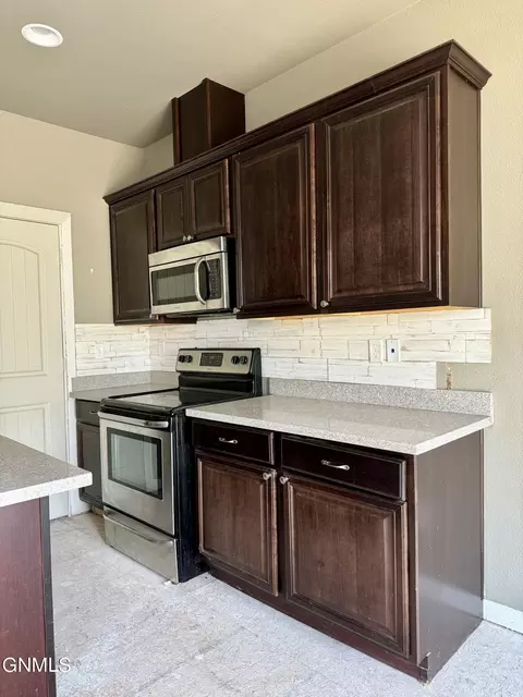 13694 Kristina St, Williston, ND 58801 photo 4