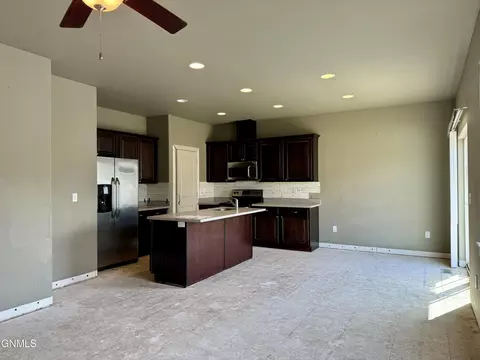 13694 Kristina St, Williston, ND 58801 photo 3