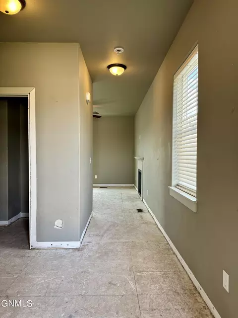 13694 Kristina St, Williston, ND 58801 photo 2