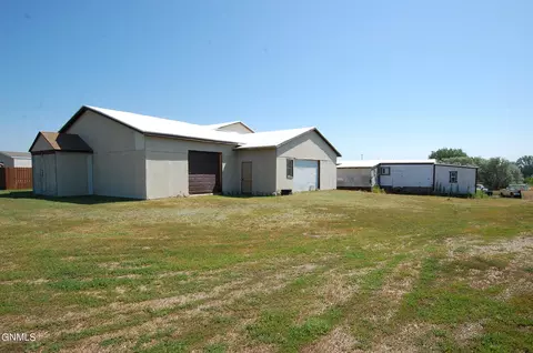307 32nd Ave NW, Sidney, MT 59270 photo 1