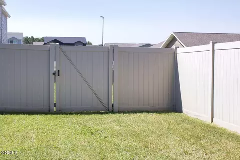 1085 Donna Ln, Dickinson, ND 58601 photo 8