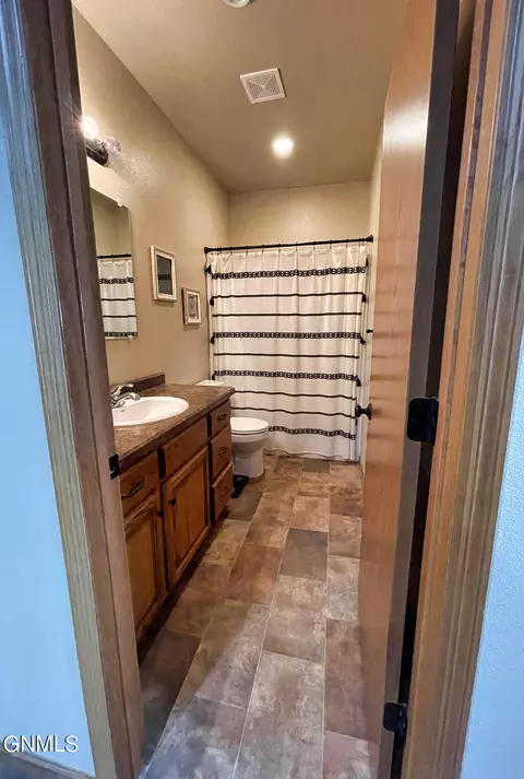 1085 Donna Ln, Dickinson, ND 58601 photo 7