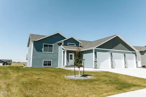 3403 Shamrock Loop, Dickinson, ND 58601 photo 2