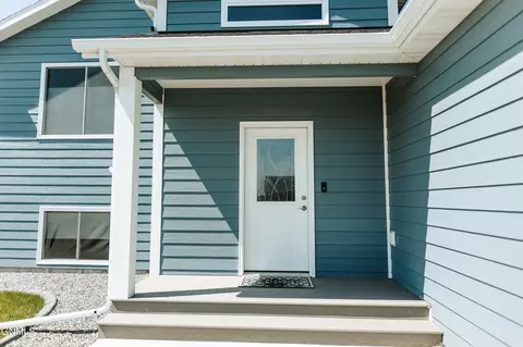 3403 Shamrock Loop, Dickinson, ND 58601 photo 3
